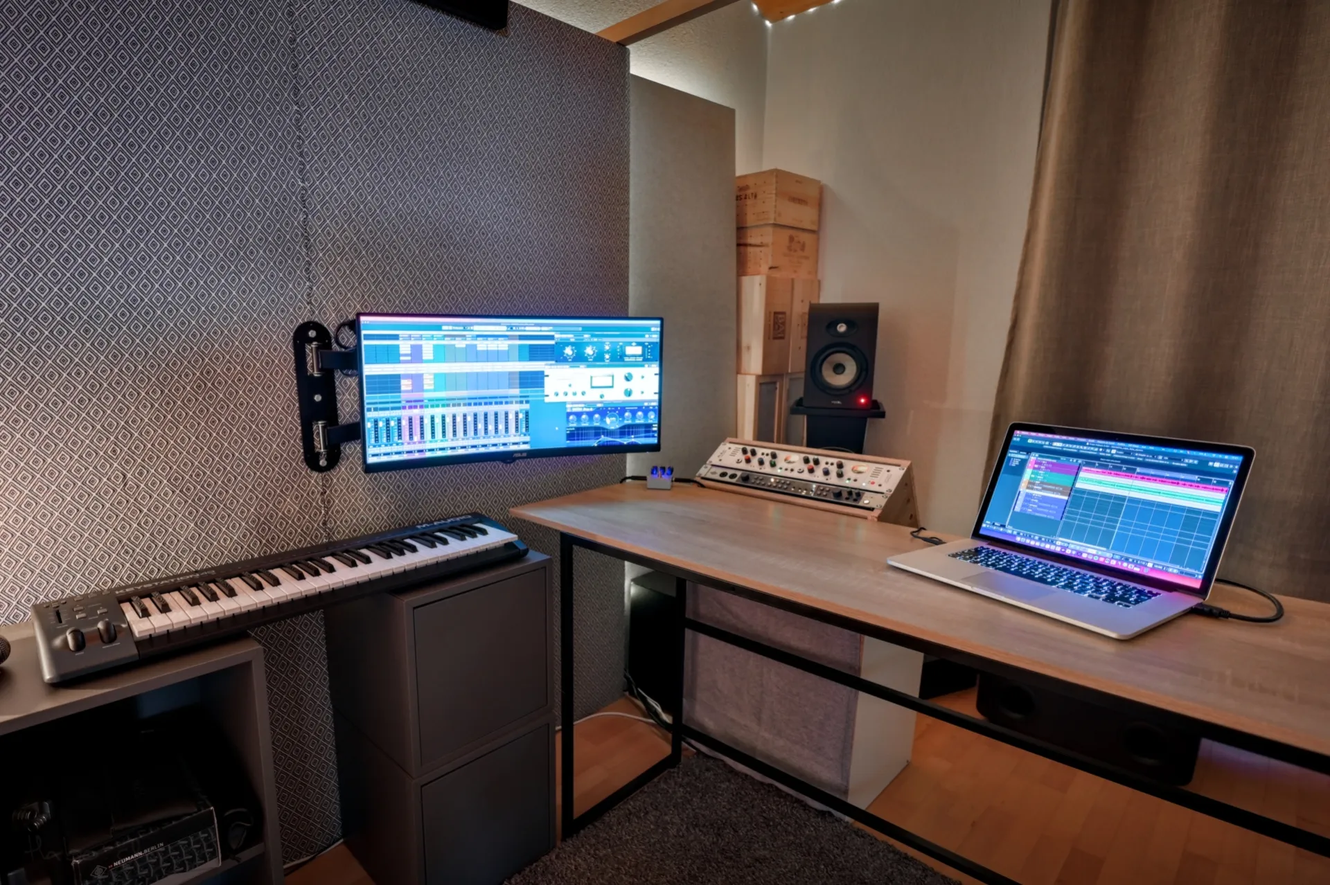 Ingénieur du son au travail dans le studio
